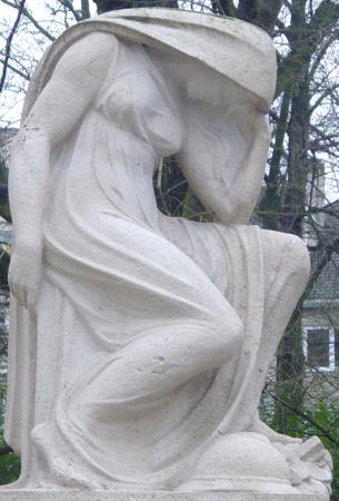Monument aux Morts par Eugène Canneel